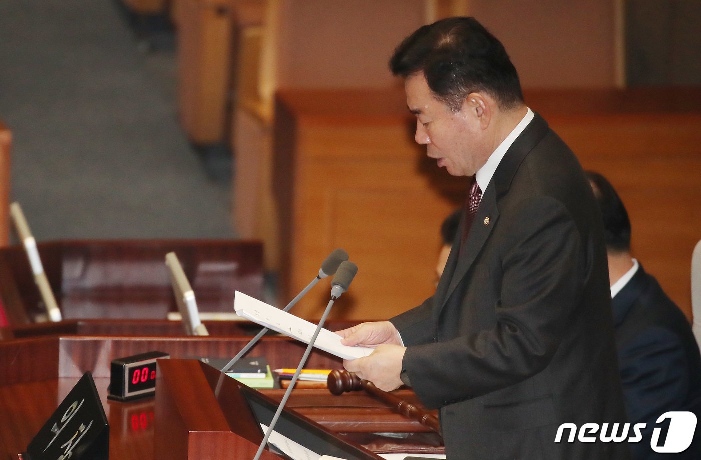 본문 이미지 - 김진표 국회의장이 29일 서울 여의도 국회에서 열린 제413회 국회(임시회) 제6차 본회의에서 '쌍특검법(김건희 여사·대장동 특검법)' 부결을 알리고 있다. 2024.2.29/뉴스1 ⓒ News1 임세영 기자