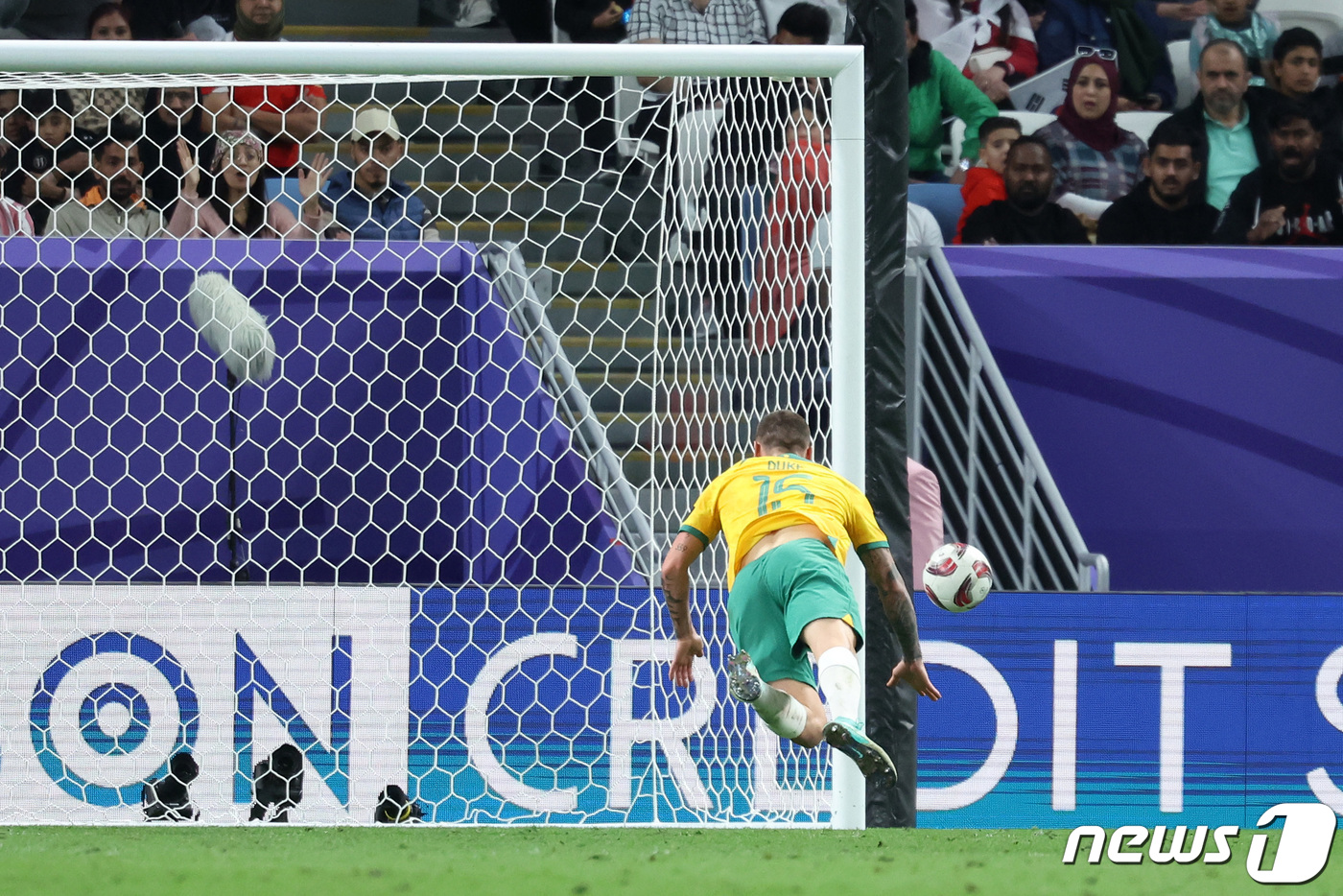 (알와크라(카타르)=뉴스1) 김성진 기자 = 호주 듀크 미첼이 2일(현지시간) 카타르 알와크라 알자누브 스타디움에서 열린 2023 아시아축구연맹(AFC) 카타르 아시안컵 8강전 호 …