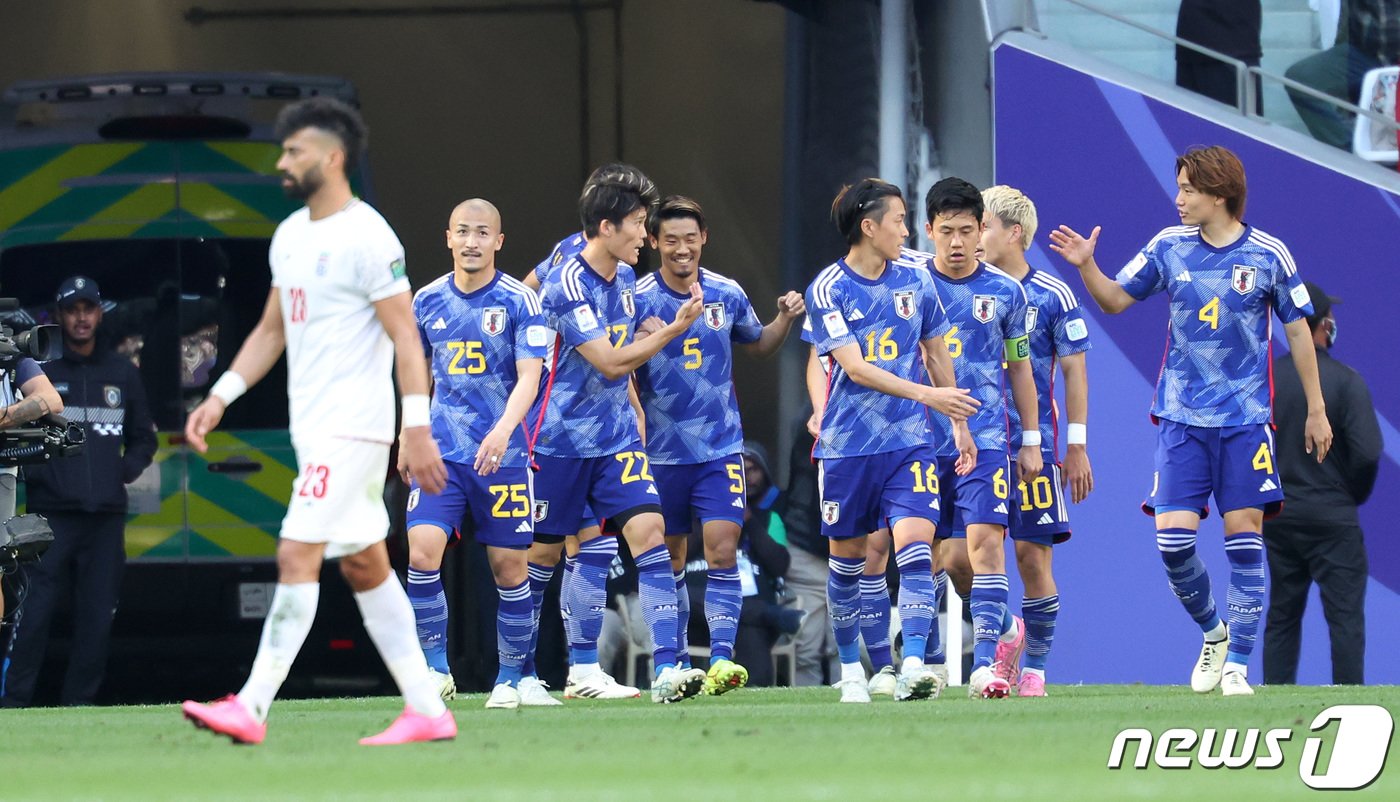 본문 이미지 - 일본 모리타 히데마사가 3일(현지시간) 카타르 알라이얀 에듀케이션 시티 스타디움에서 열린 2023 아시아축구연맹(AFC) 카타르 아시안컵 8강전 이란과 일본의 경기에서 선제골을 터뜨린 후 기뻐하고 있다. 2024.2.3/뉴스1 ⓒ News1 김성진 기자