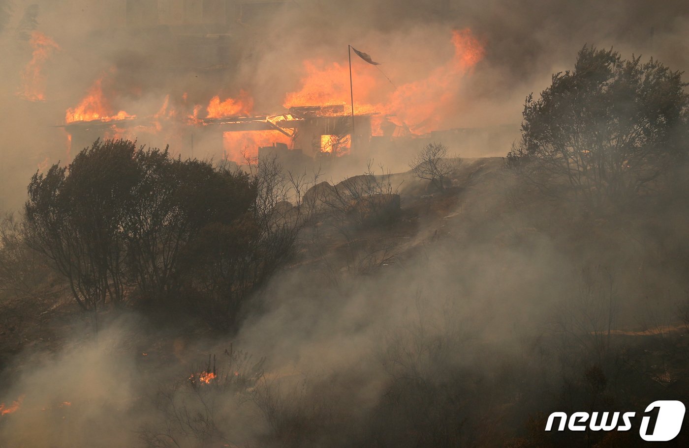 본문 이미지 - 위 모습을 원경으로 잡은 사진. ⓒ 로이터=뉴스1 ⓒ News1 정지윤 기자