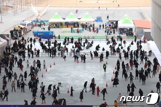 본문 이미지 - 대전 엑스포시민광장 야외스케이트장 /뉴스1