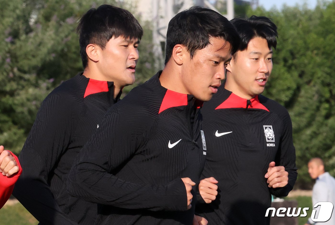 2023 아시아축구연맹&#40;AFC&#41; 카타르 아시안컵 요르단과의 4강전을 앞둔 대한민국 축구대표팀 김민재, 황희찬, 손흥민이 4일&#40;현지시간&#41; 카타르 도하 알 에글라 트레이닝 센터에서 훈련을 하고 있다. 2024.2.4/뉴스1 ⓒ News1 김성진 기자