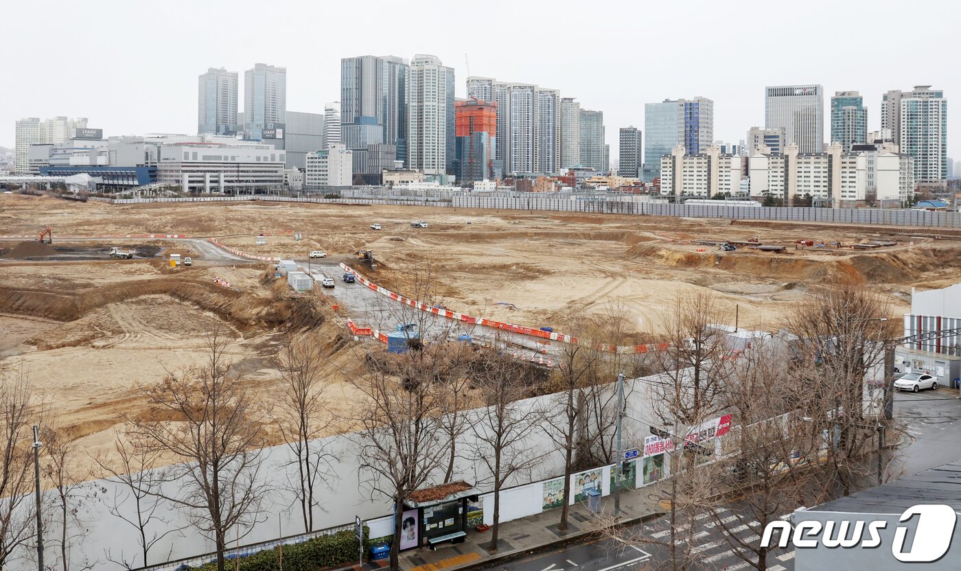 본문 이미지 -  용산국제업무지구가 들어서게 될 서울 용산역 철도정비창 일대 모습. ⓒ 뉴스1 민경석 기자