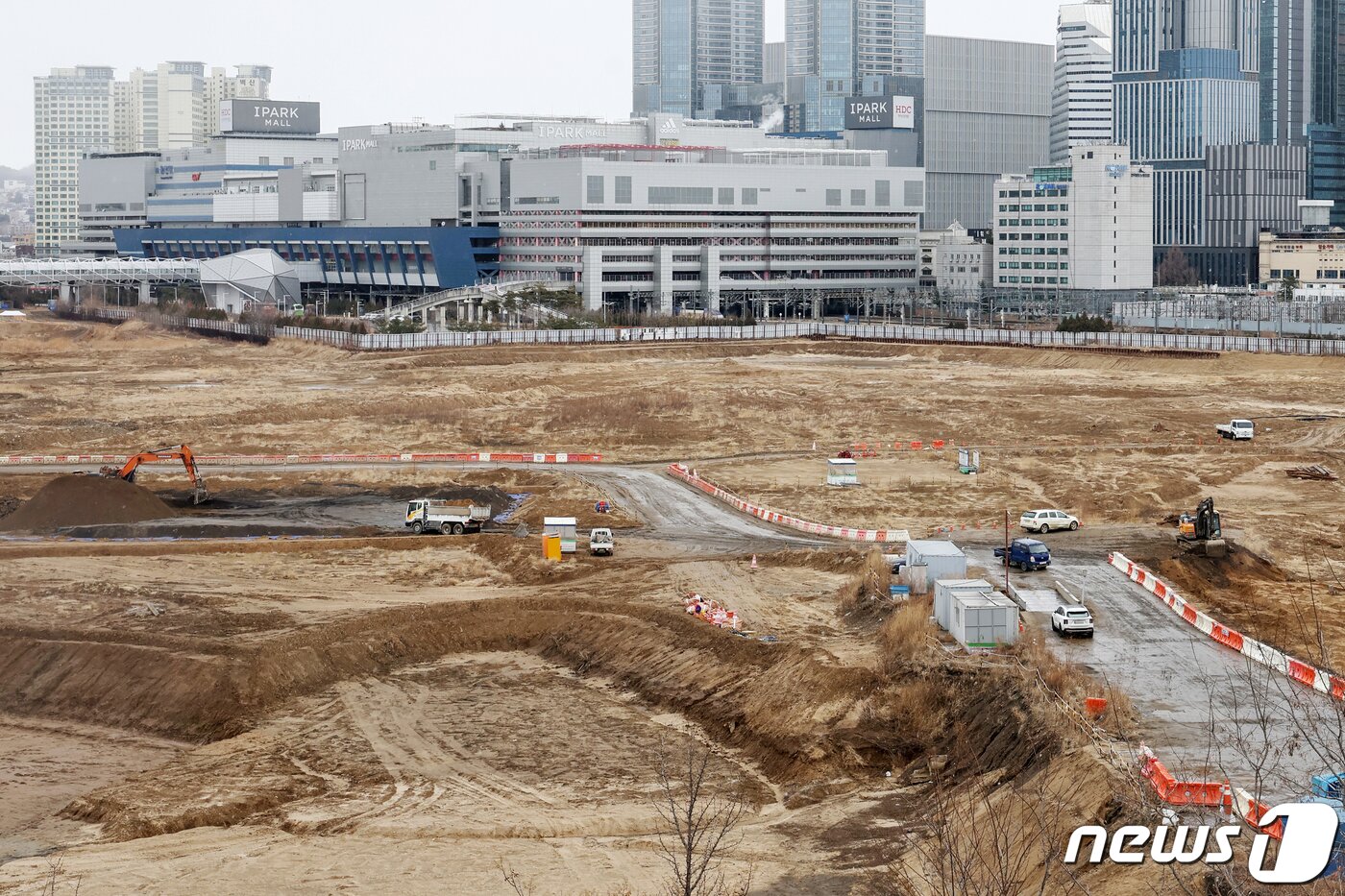 본문 이미지 - 사진은 용산국제업무지구가 들어서게 될 서울 용산역 철도정비창 일대의 이날 모습. /뉴스1 ⓒ News1 민경석 기자