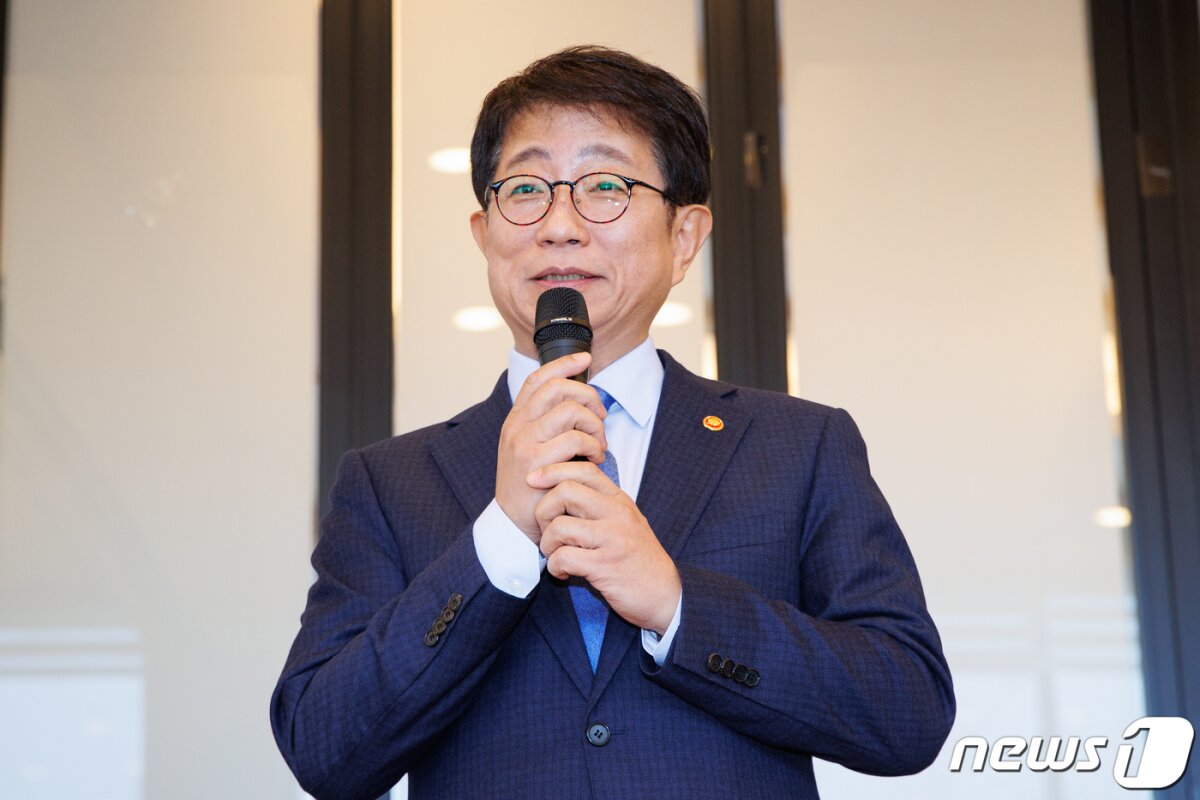박상우 국토교통부 장관이 5일 세종에서 열린 출입기자단 감담회에서 발언하고 있는 모습.(국토교통부 제공)