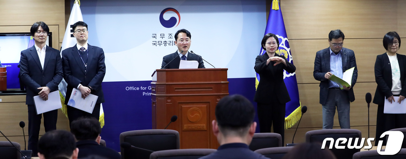 (세종=뉴스1) 김기남 기자 = 이장호 국무조정실 평가총괄정책관이 지난 5일 세종시 정부세종청사에서  45개 중앙행정기관의 주요 정책, 규제혁신, 정부혁신, 정책소통 등 4개 부문 …