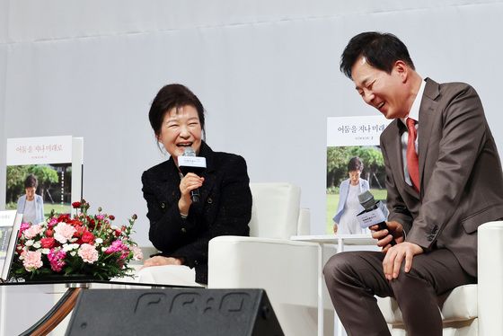 유영하 "박근혜, 탄핵 관련 걱정 많더라…구체적 발언 말하기엔 좀"