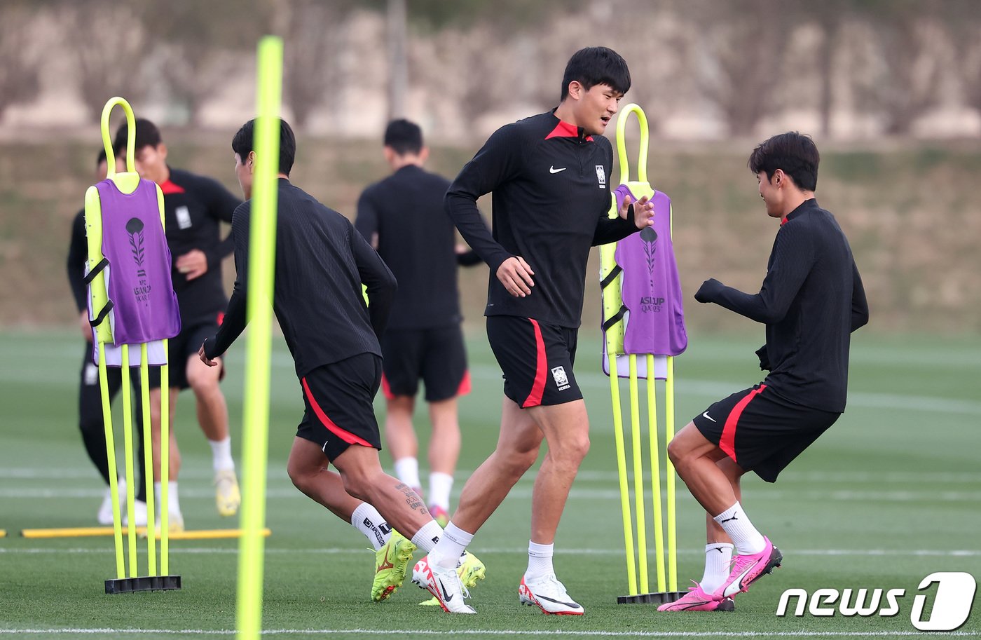 경고 누적으로 준결승에 뛰지 못하는 김민재 선수도 훈련을 함께 하고 있다. 2024.2.5/뉴스1 ⓒ News1 김성진 기자