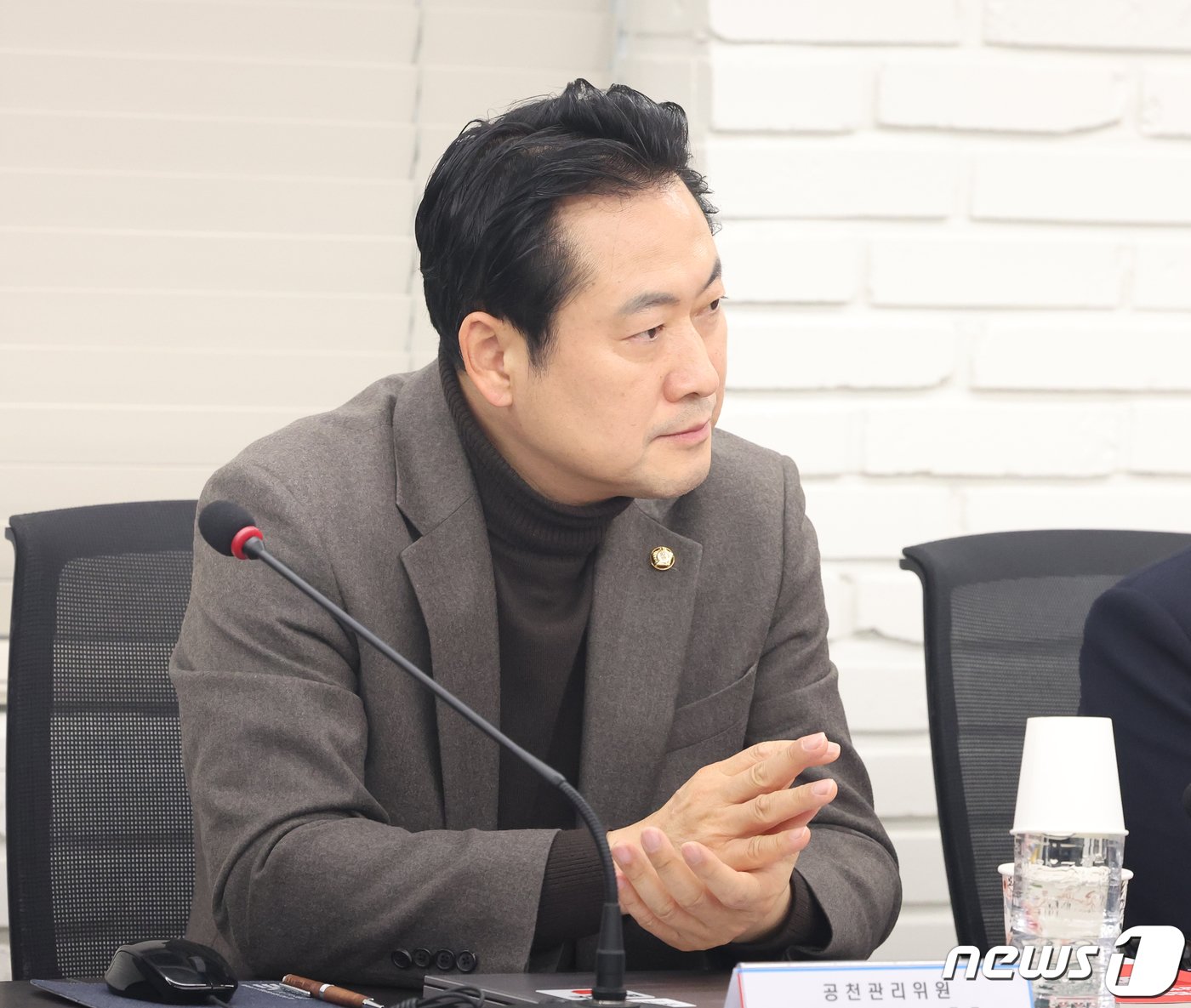 본문 이미지 - 장동혁 국민의힘 사무총장이 6일 서울 여의도 국민의힘 당사에서 열린 공천관리위원회 4차 회의에서 생각에 잠겨 있다. 2024.2.6/뉴스1 ⓒ News1 송원영 기자