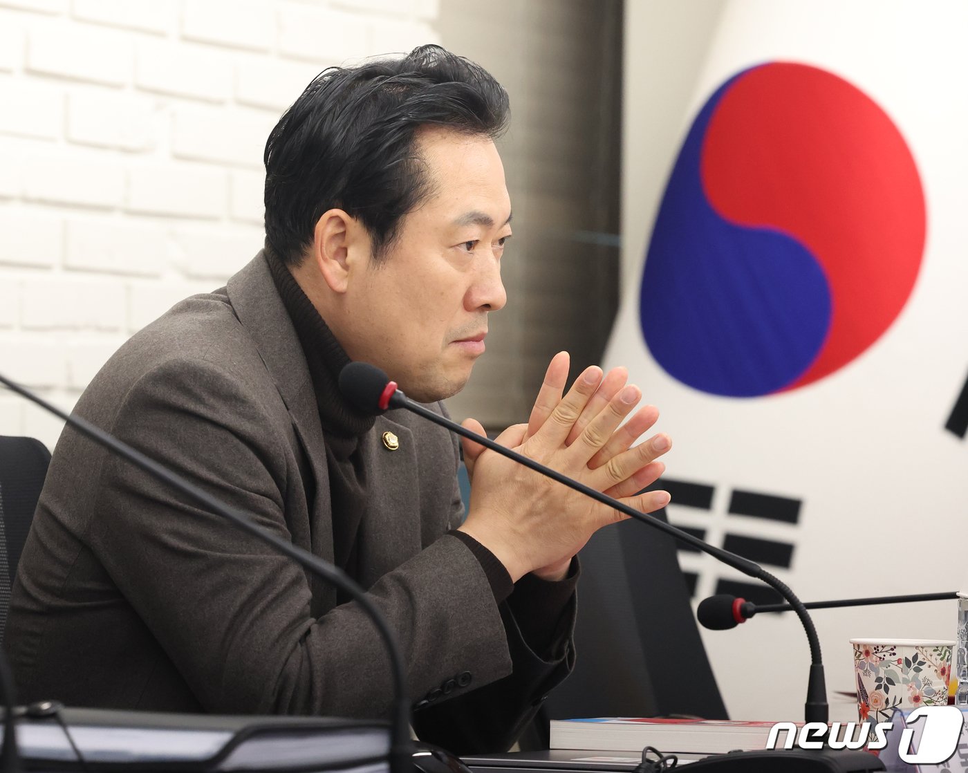 본문 이미지 - 장동혁 국민의힘 사무총장이 6일 서울 여의도 국민의힘 당사에서 열린 공천관리위원회 4차 회의에서 생각에 잠겨 있다. 2024.2.6/뉴스1 ⓒ News1 송원영 기자