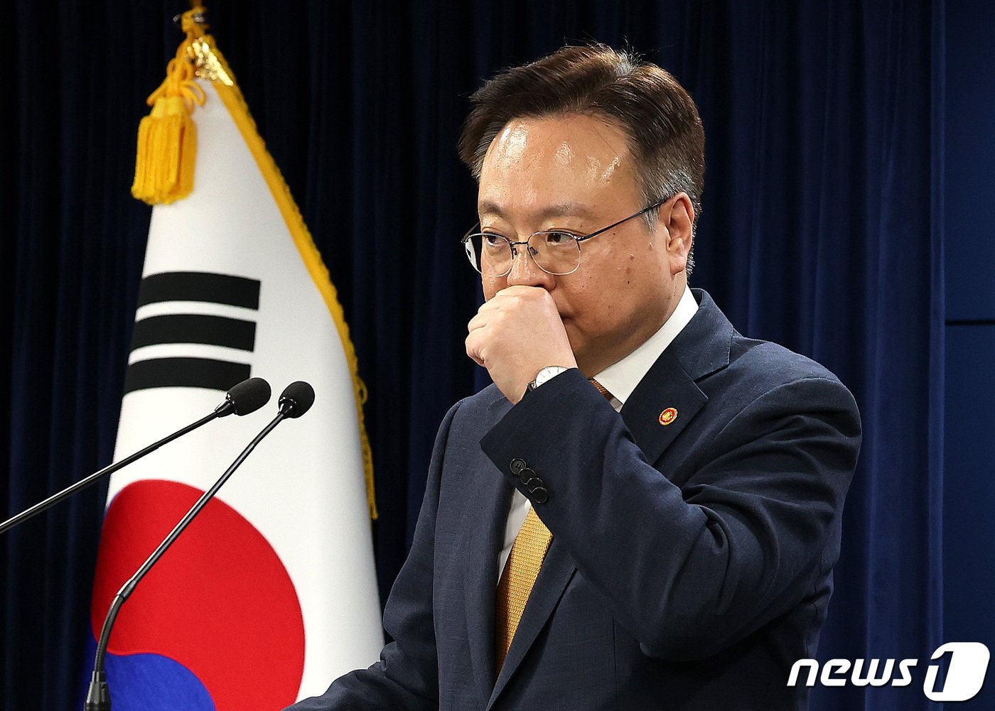 본문 이미지 - 조규홍 보건복지부 장관이 6일 서울 종로구 정부서울청사에서 의과대학 입학정원 확대 방안에 대해 발표에 앞서 생각에 잠겨 있다. 2024.2.6/뉴스1 ⓒ News1 박지혜 기자