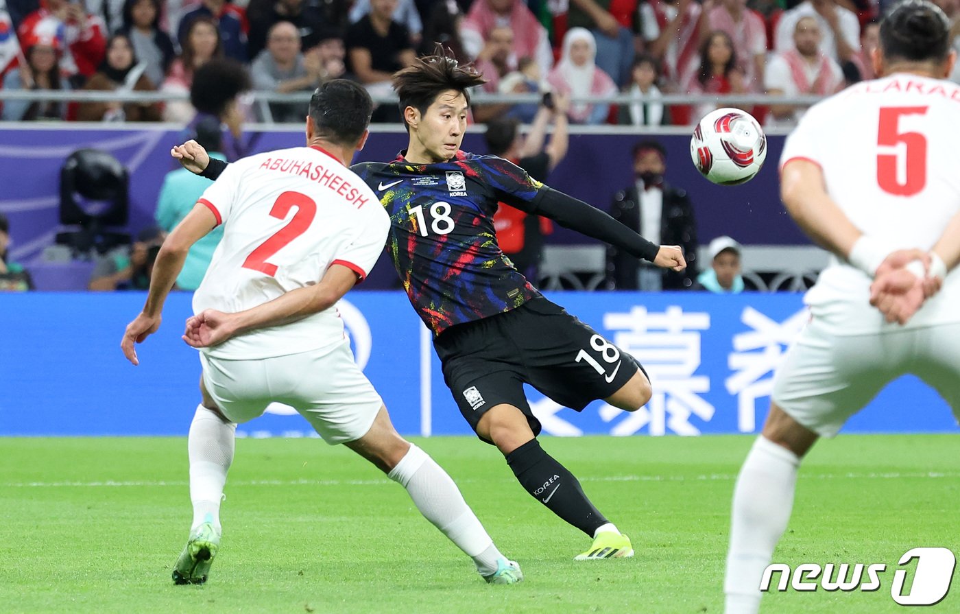 아시아축구연맹&#40;AFC&#41; 아시안컵에서 요르단을 상대하는 대한민국 이강인./뉴스1 ⓒ News1 김성진 기자