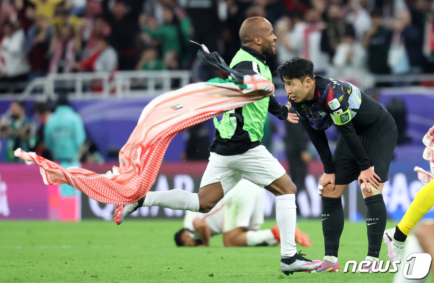본문 이미지 - 아시안컵 4강 요르단전 당시 손흥민(오른쪽) 2024.2.7/뉴스1 ⓒ News1 김성진 기자