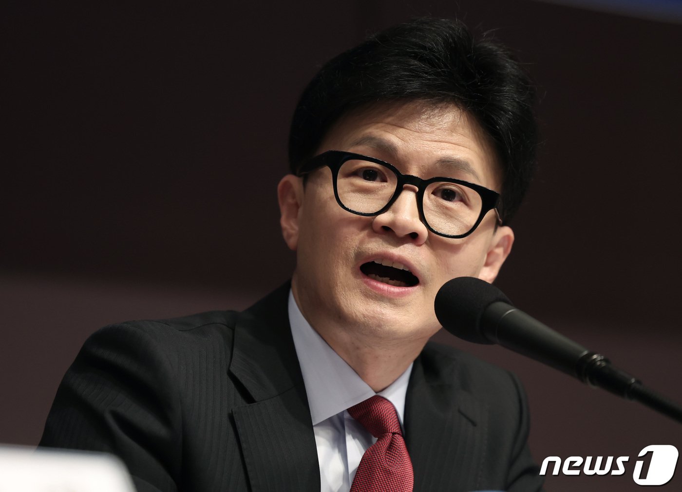 본문 이미지 - 한동훈 국민의힘 비상대책위원장이 7일 오전 서울 중구 프레스센터에서 열린 관훈토론회에서 패널들의 질문에 답변하고 있다. 2024.2.7/뉴스1 ⓒ News1 국회사진취재단