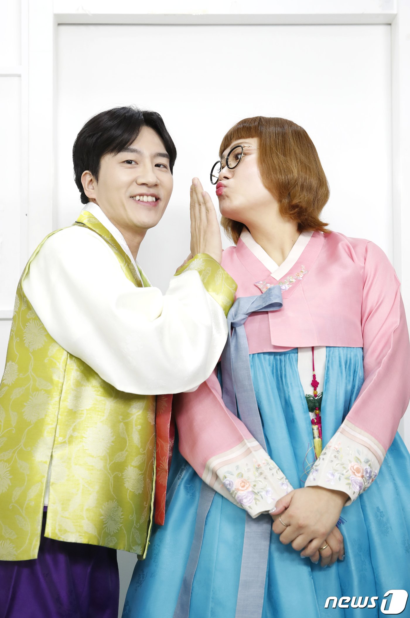 본문 이미지 - 코미디언 신윤승(완쪽)과 조수연 ⓒ News1 권현진 기자