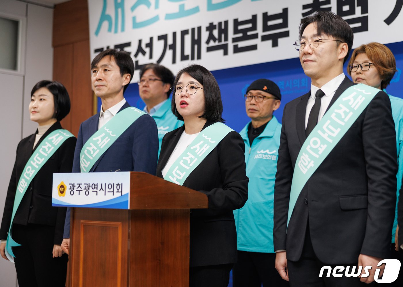 본문 이미지 - 용혜인 새진보연합 상임선거대책위원장이 8일 광주시의회 브리핑룸에서 광주선대본 출범식을 열고 "광주에서부터 민주주의 승리 다시 만들어가겠다＂며 지지를 호소하고 있다.(새진보연합 제공)2024.2.8/뉴스1