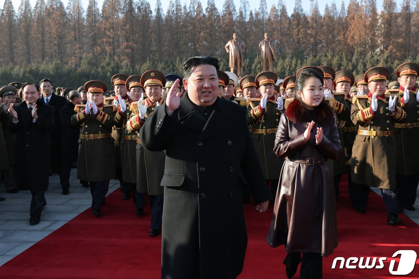 Kim Jong Un, General Secretary of the Workers&#39; Party of Korea, and his daughter Kim Ju-ae / Rodong Sinmun