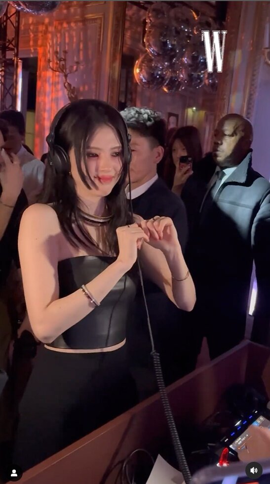 본문 이미지 - 한소희/ W코리아 공식 인스타그램 캡처