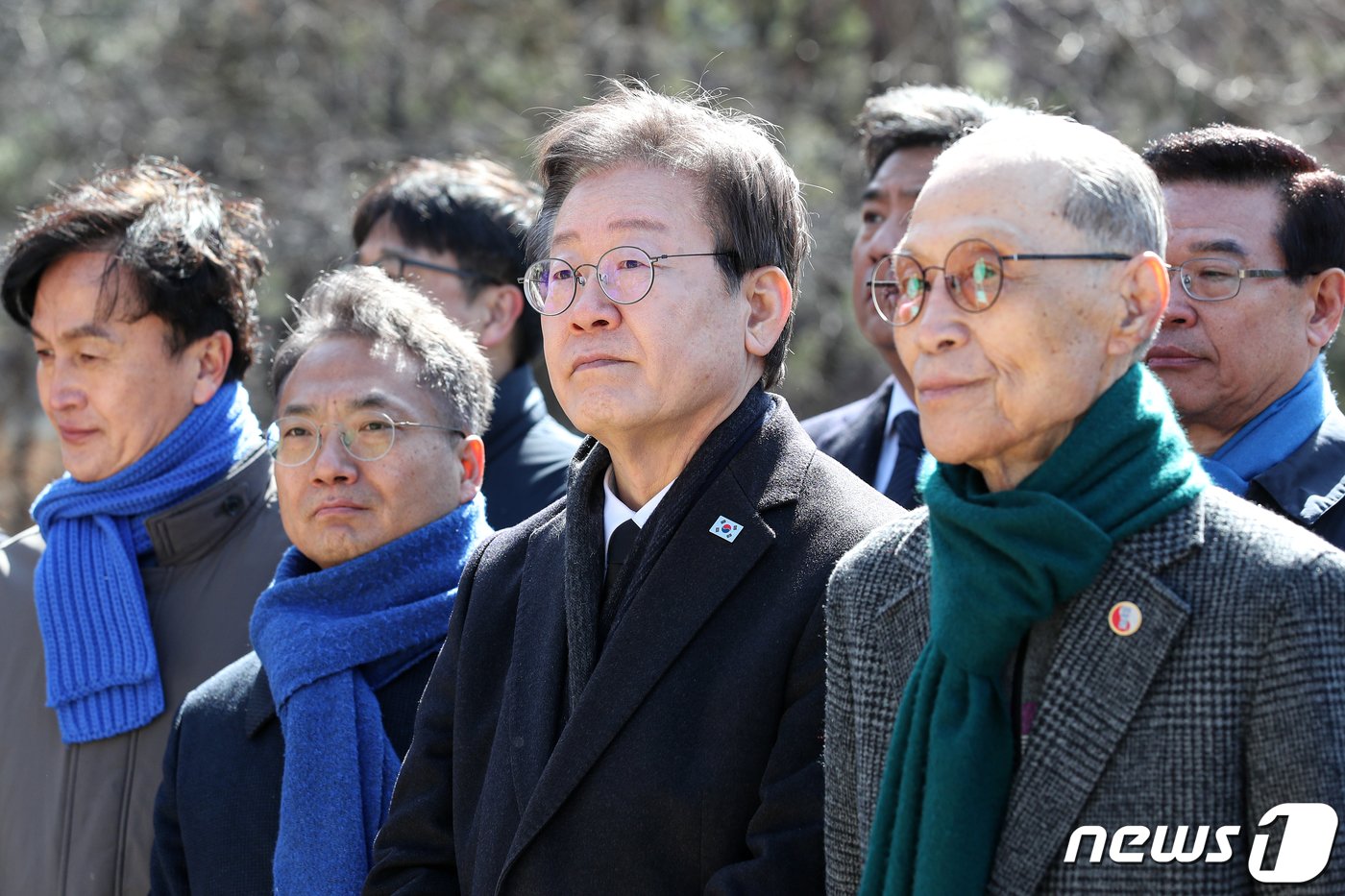 본문 이미지 - 이재명 더불어민주당 대표가 3.1절인 1일 서울 용산구 효창공원 임정 요인 묘역을 찾아 참배하고 있다. 2024.3.1/뉴스1 ⓒ News1 이승배 기자