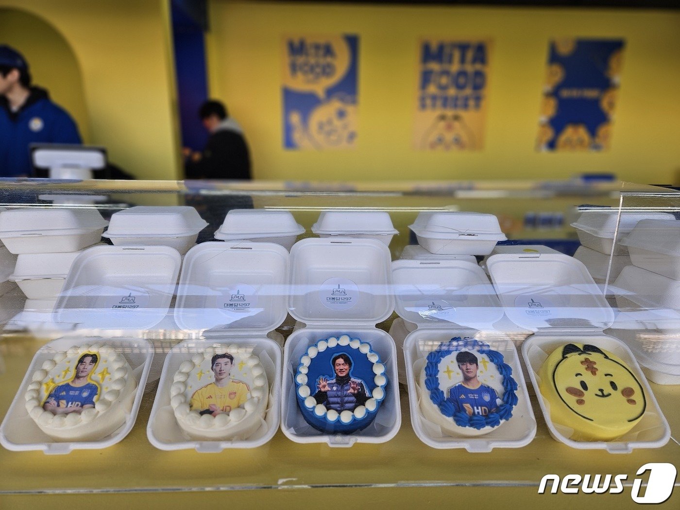 본문 이미지 - 울산HD가 2024년을 맞아 새롭게 준비한 구단 PB 식품. /뉴스1ⓒ 뉴스1 김도용 기자