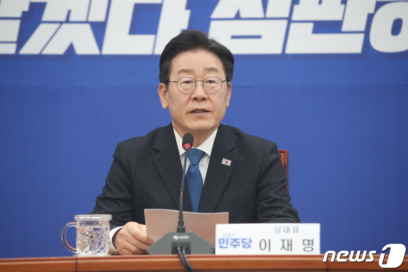 본문 이미지 - 이재명 더불어민주당 대표가 22대 총선을 한 달여 앞둔 10일 서울 여의도 국회에서 기자회견을 갖고 총선에 임하는 각오와 총선 전략 등을 밝히고 있다. 2024.3.10/뉴스1 ⓒ News1 임세영 기자