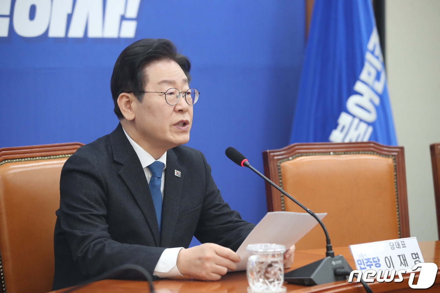 본문 이미지 - 이재명 더불어민주당 대표가 22대 총선을 한 달여 앞둔 10일 서울 여의도 국회에서 기자회견을 갖고 총선에 임하는 각오와 총선 전략 등을 밝히고 있다. 2024.3.10/뉴스1 ⓒ News1 임세영 기자