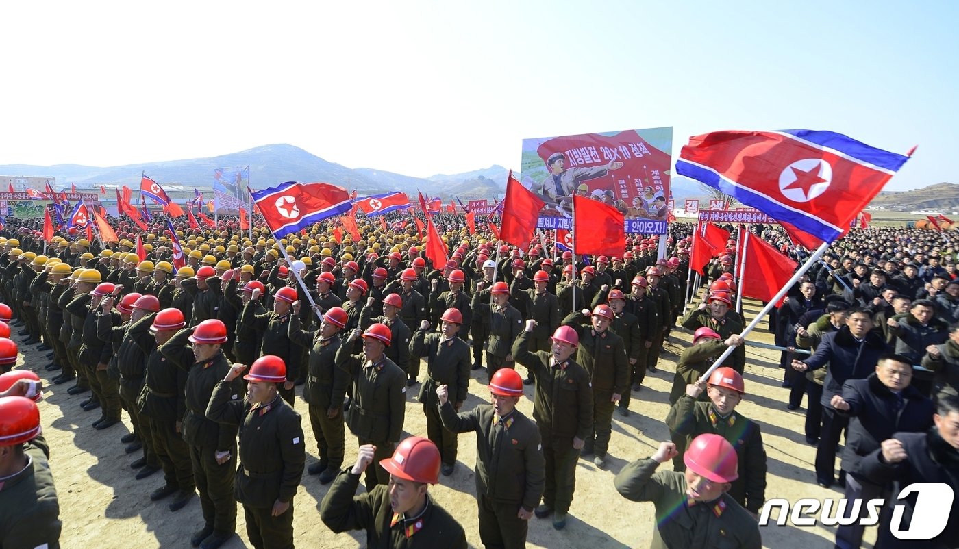 본문 이미지 - &#40;평양 노동신문=뉴스1&#41; = 북한 노동당 기관지 노동신문은 11일 구장군, 운산군, 연탄군 등에서 &#39;지방발전 20X10 정책&#39; 지방공업공장 건설 착공식이 연일 진행되었다고 보도했다. [국내에서만 사용가능. 재배포 금지. DB 금지. For Use Only in the Republic of Korea. Redistribution Prohibited] rodongphoto@news1.kr