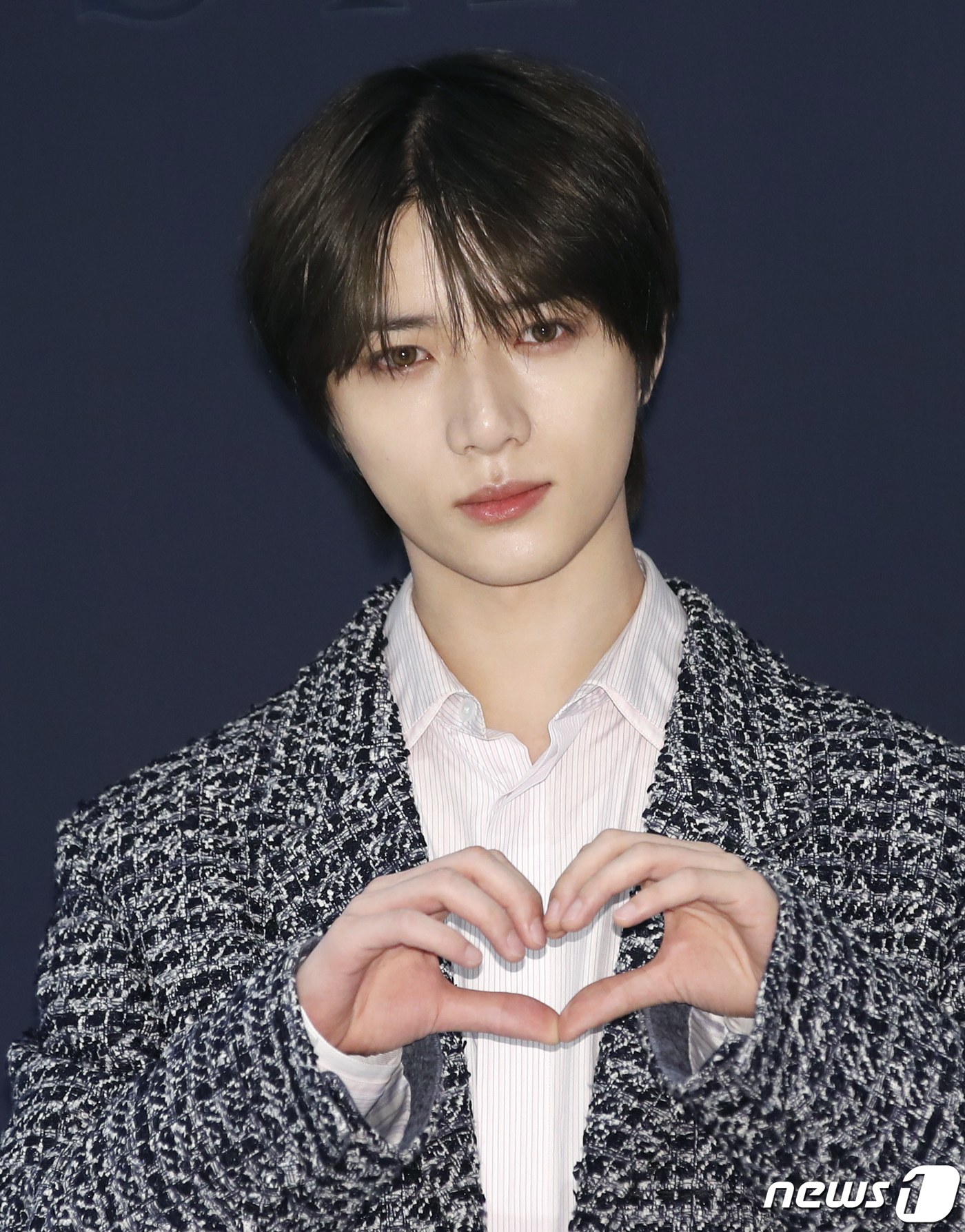 (서울=뉴스1) 권현진 기자 = 그룹 투모로우바이투게더(TXT) 범규가 11일 서울 오전 송파구 롯데월드몰에서 열린 디올 포토콜에서 포즈를 취하고 있다. 2024.3.11/뉴스1