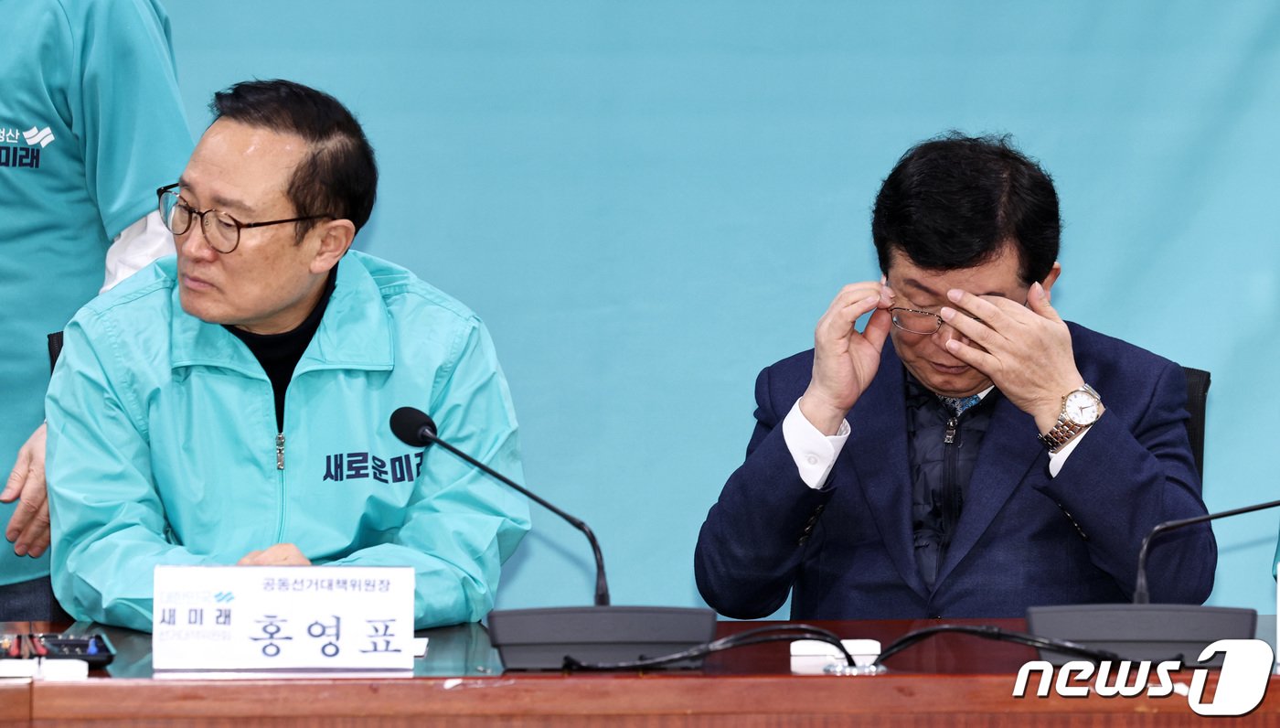 본문 이미지 - 새로운미래에 입당한 홍영표, 설훈 의원. 뉴스1 ⓒ News1 구윤성 기자