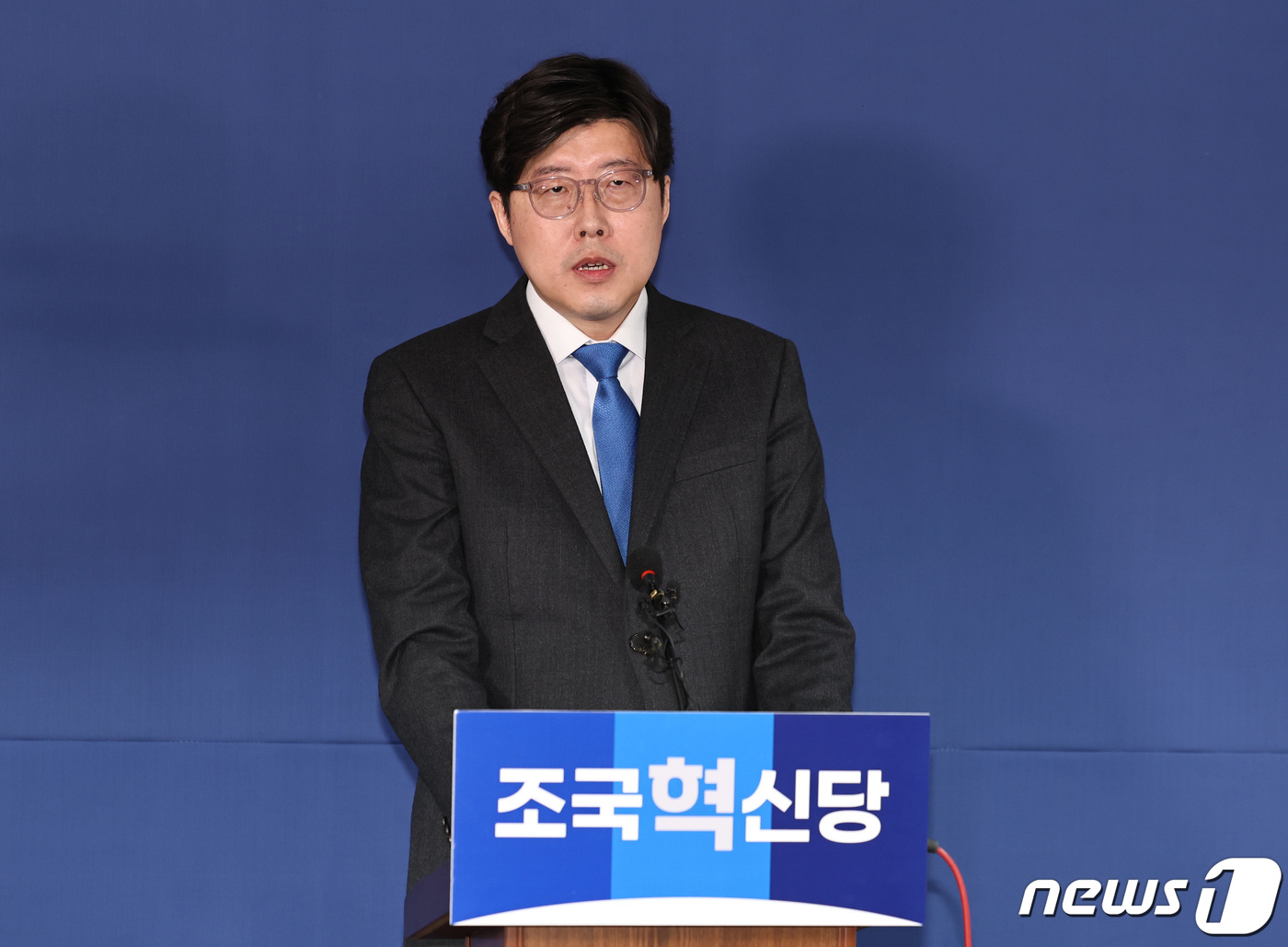 (서울=뉴스1) 구윤성 기자 = 이규현 대구지검 부부장 검사가  11일 오전 서울 여의도 조국혁신당사에서 열린 입당식에서 인사말을 하고 있다. 2024.3.11/뉴스1