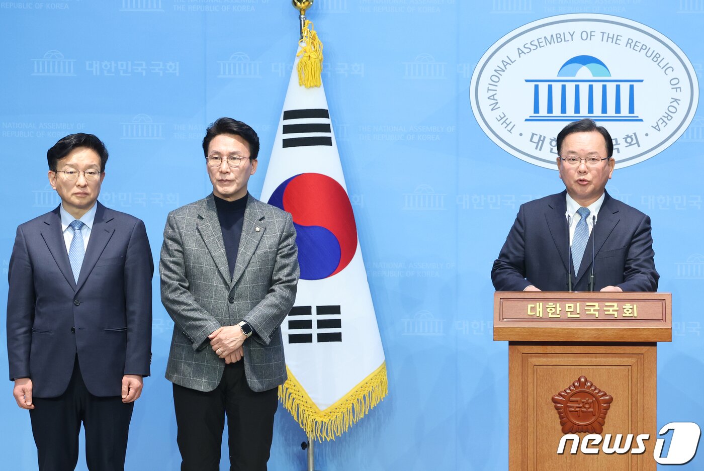 본문 이미지 - 김부겸 전 국무총리가 11일 오후 서울 여의도 국회 소통관에서 더불어민주당의 4·10 총선 선거대책위원회에 합류 기자회견을 하고 있다. 2024.3.11/뉴스1 ⓒ News1 송원영 기자