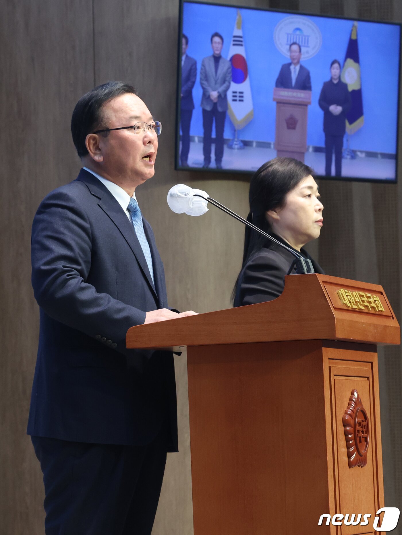 본문 이미지 - 김부겸 전 국무총리가 11일 오후 서울 여의도 국회 소통관에서 더불어민주당의 4·10 총선 선거대책위원회에 합류 기자회견을 하고 있다. 2024.3.11/뉴스1 ⓒ News1 송원영 기자