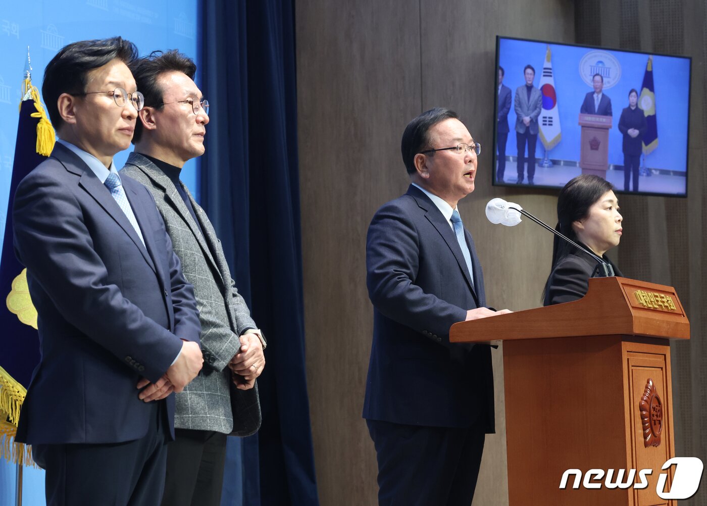 본문 이미지 - 김부겸 전 국무총리가 11일 오후 서울 여의도 국회 소통관에서 더불어민주당의 4·10 총선 선거대책위원회에 합류 기자회견을 하고 있다. 2024.3.11/뉴스1 ⓒ News1 송원영 기자