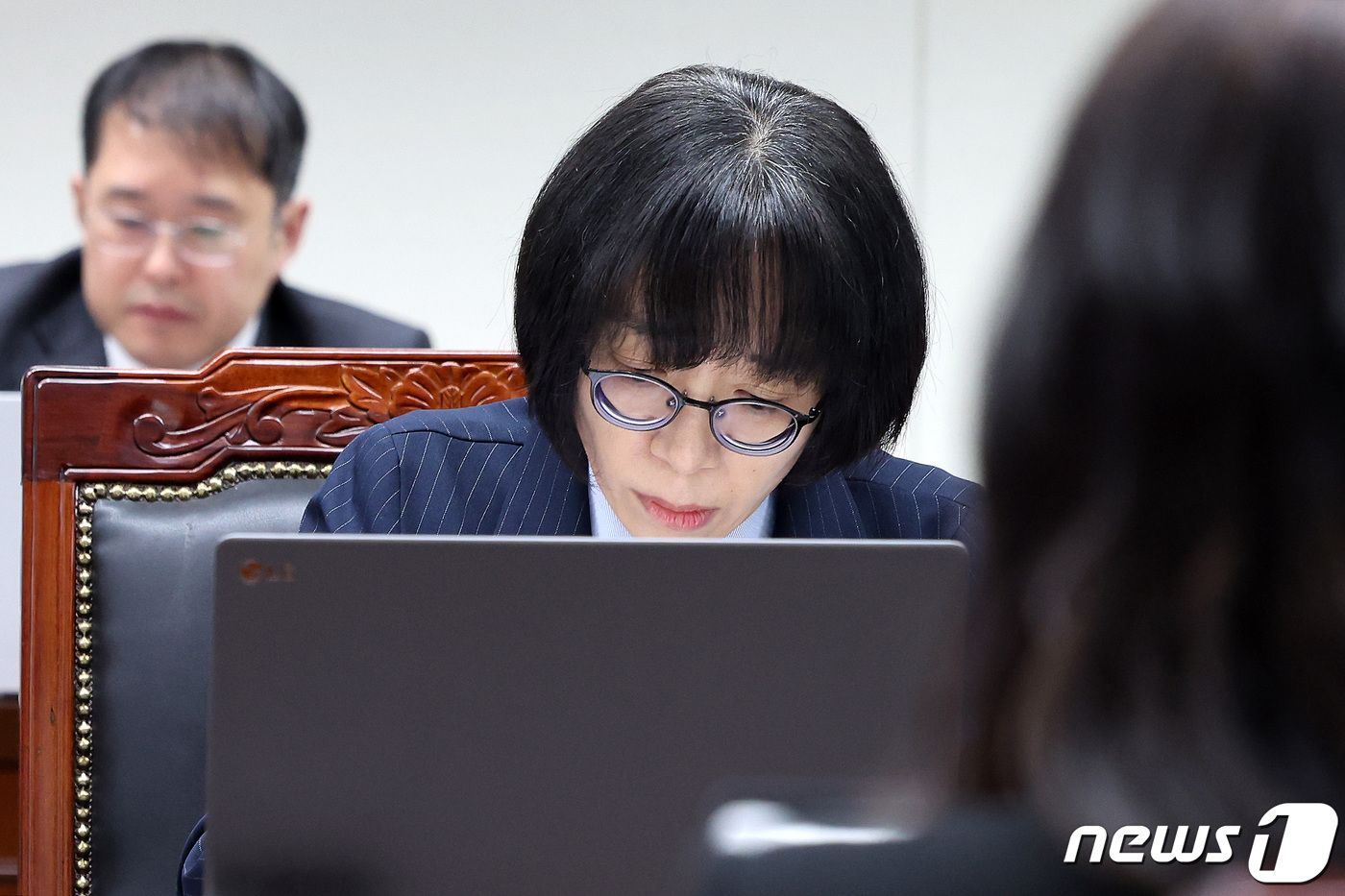 (서울=뉴스1) 이동해 기자 = 법원에서 해촉 처분 집행정지 신청이 인용된 야권 추천 김유진 위원이 11일 오후 서울 양천구 방심위에서 열린  '2024년 제6차 방송통신심의위원회 …