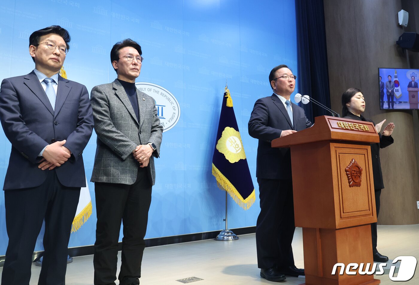 본문 이미지 - 김부겸 전 국무총리가 11일 오후 서울 여의도 국회 소통관에서 더불어민주당의 4·10 총선 선거대책위원회 합류 기자회견을 하고 있다. 2024.3.11/뉴스1 ⓒ News1 송원영 기자