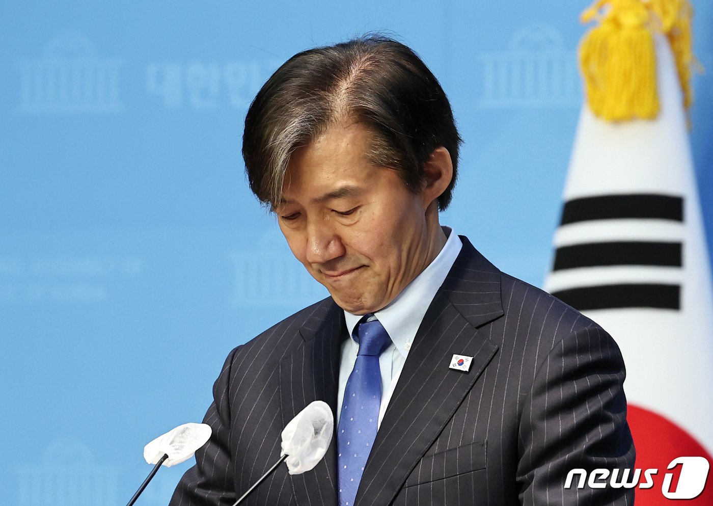 본문 이미지 - 조국 조국혁신당 대표가 12일 오전 서울 여의도 국회 소통관에서 총선 공약 기자회견을 앞두고 생각에 잠겨있다. 2024.3.12/뉴스1 ⓒ News1 구윤성 기자