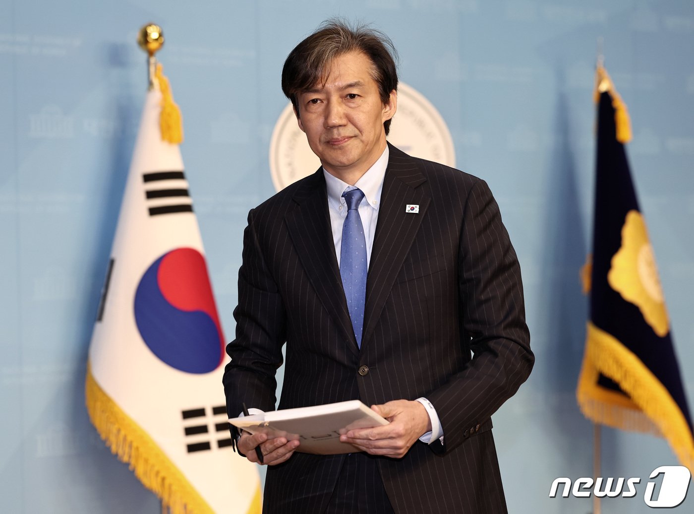 본문 이미지 - 조국 조국혁신당 대표가 12일 오전 서울 여의도 국회 소통관에서 총선 공약 기자회견을 마치고 회견장을 나서고 있다. 2024.3.12/뉴스1 ⓒ News1 구윤성 기자