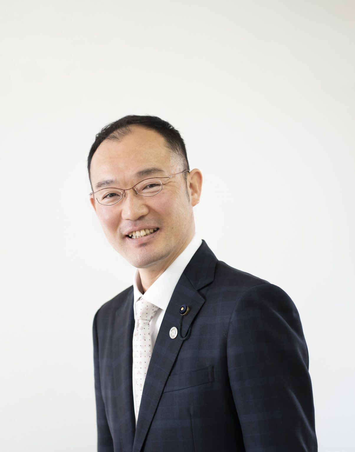 본문 이미지 - 문제의 자민당 청년 의원 친목회를 개최한 가와바타 데쓰야 와카야마현 의원의 프로필 사진 갈무리. (출처 : 카와바타 데쓰야 누리집) 2024.03.12/