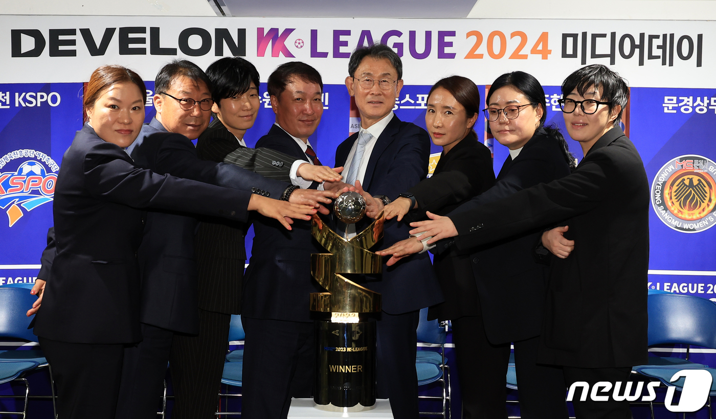 (서울=뉴스1) 김진환 기자 = 12일 오후 서울 종로구 경희궁길 축구회관에서 열린 디벨론(DEVELON) WK리그(Women’s Korea Football League) 2024 …