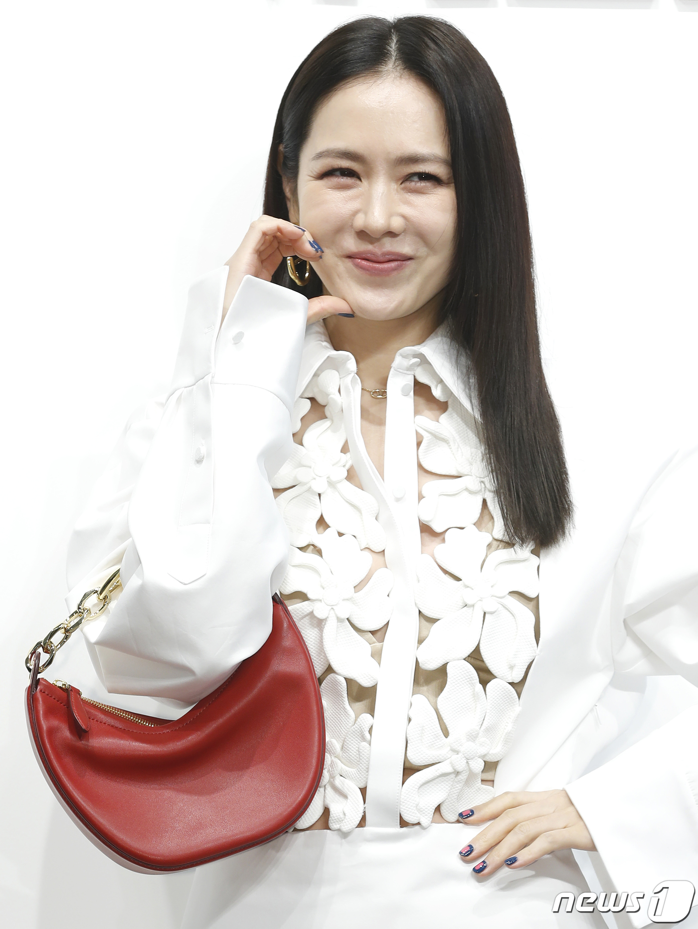 (서울=뉴스1) 권현진 기자 = 배우 손예진이 13일 오후 서울 용산구 한남동의 한 갤러리에서 열린 포토행사에서 포즈를 취하고 있다. 2024.3.13/뉴스1