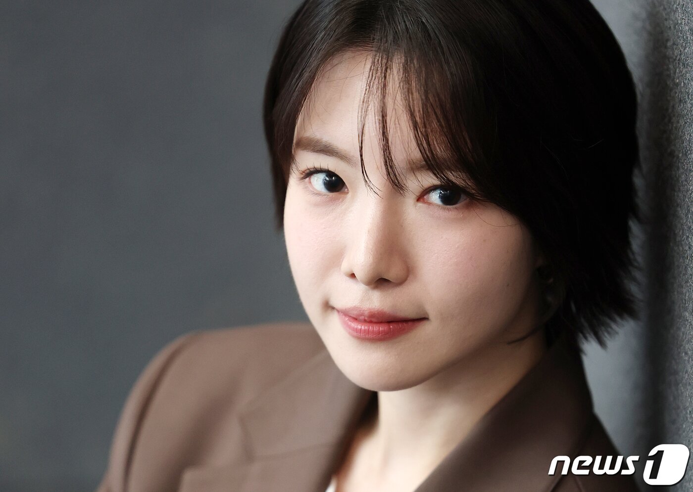 본문 이미지 - 탤런트 하승리가 서울 강남구 논현로 애니원에프앤씨에서 뉴스1과 인터뷰에 앞서 포즈를 취하고 있다. 하승리는 최근 종영한 KBS 2TV 대하드라마 '고려거란전쟁'에서 원성왕후 역을 맡아 열연을 펼쳤다. 2024.3.13/뉴스1 ⓒ News1 김진환 기자