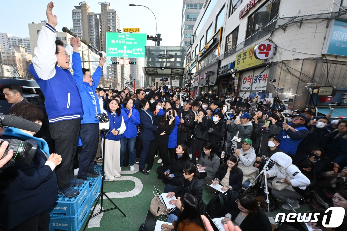 이재명 더불어민주당 상임공동선거대책위원장이 13일 서울 동작구 남성사계시장에서 류삼영 후보 지지 발언을 하고 있다. &#40;공동취재&#41; 2024.3.13/뉴스1 ⓒ News1 구윤성 기자