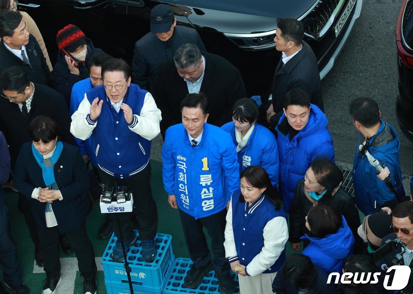본문 이미지 - 이재명 더불어민주당 대표가 4·10 총선을 앞두고 13일 서울 동작구 남성사계시장을 방문해 류삼영 후보 지지연설을 하고 있다. (공동취재) 2024.3.13/뉴스1 ⓒ News1 구윤성 기자