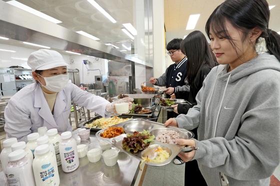 '안전한 먹거리 제공' 충북도 학교 급식 1010억 지원