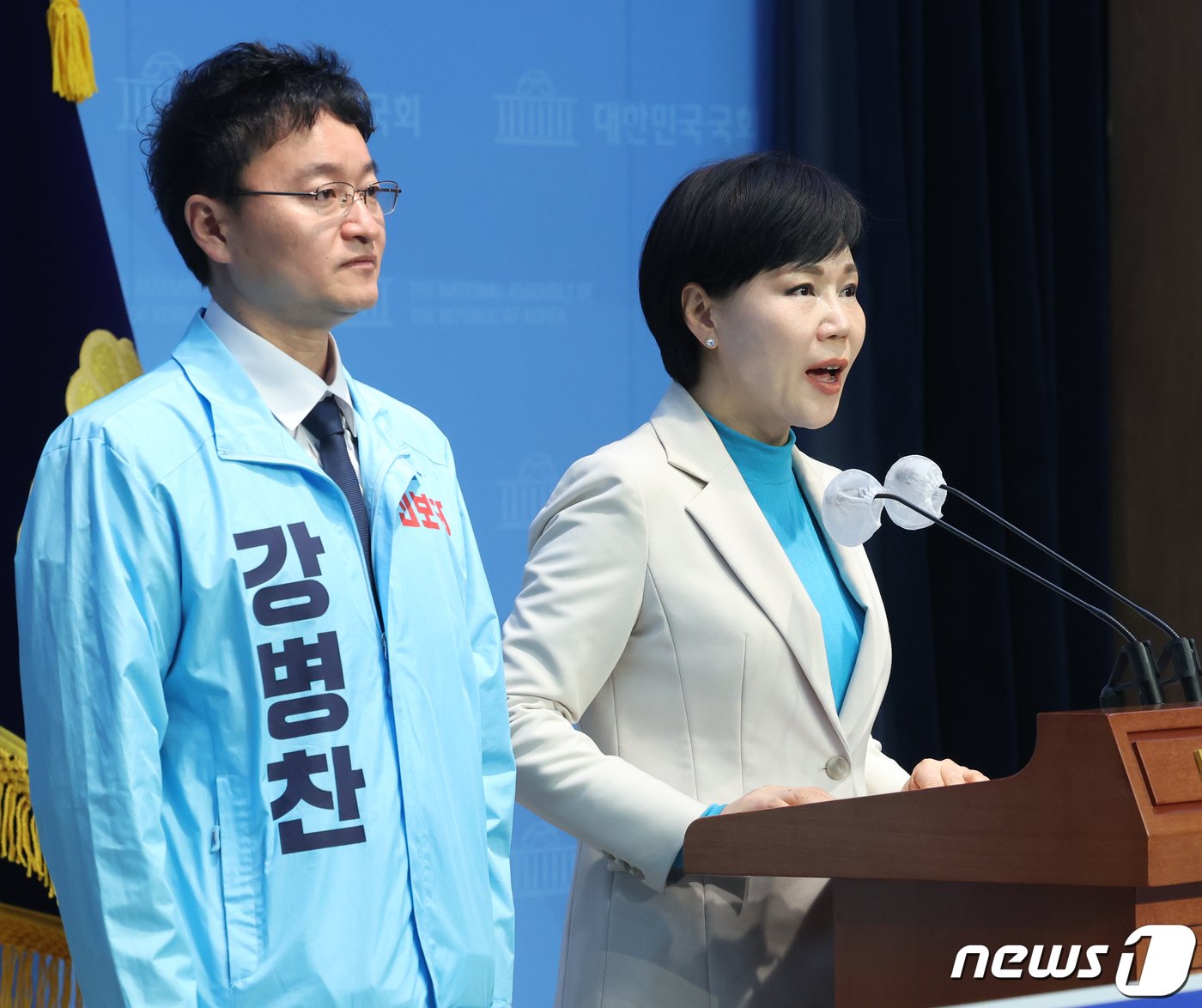 본문 이미지 - 전현희 더불어민주당 서울 중구성동구갑 후보가 14일 서울 여의도 국회에서 열린 제22대 총선 서울 중구성동구갑 강병찬 진보당 후보와의 단일화 기자회견에서 발언을 하고 있다. 2024.3.14/뉴스1 ⓒ News1 ,송원영 기자