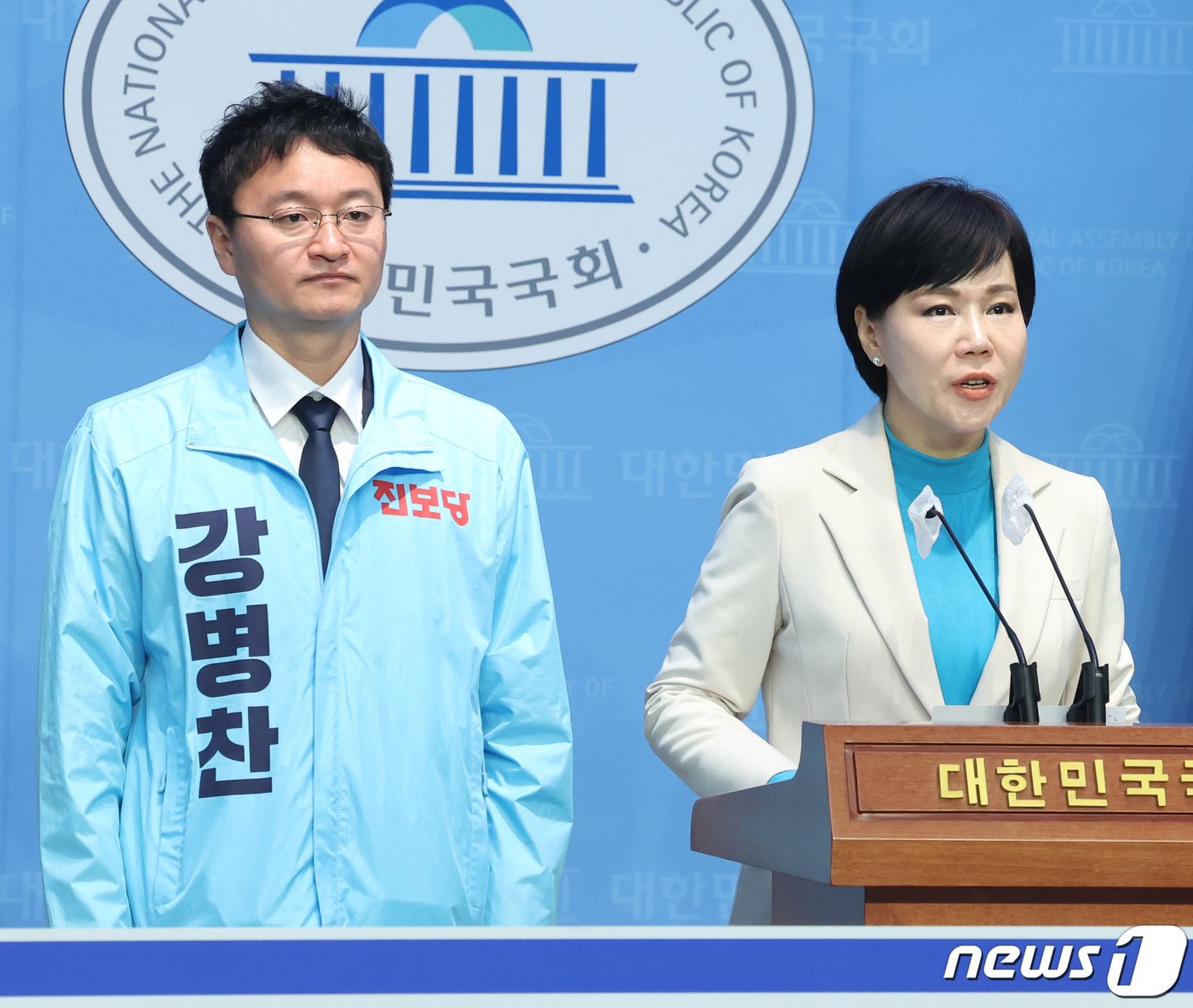 본문 이미지 - 전현희 더불어민주당 서울 중구성동구갑 후보가 14일 서울 여의도 국회에서 열린 제22대 총선 서울 중구성동구갑 강병찬 진보당 후보와의 단일화 기자회견에서 발언을 하고 있다. 2024.3.14/뉴스1 ⓒ News1 ,송원영 기자