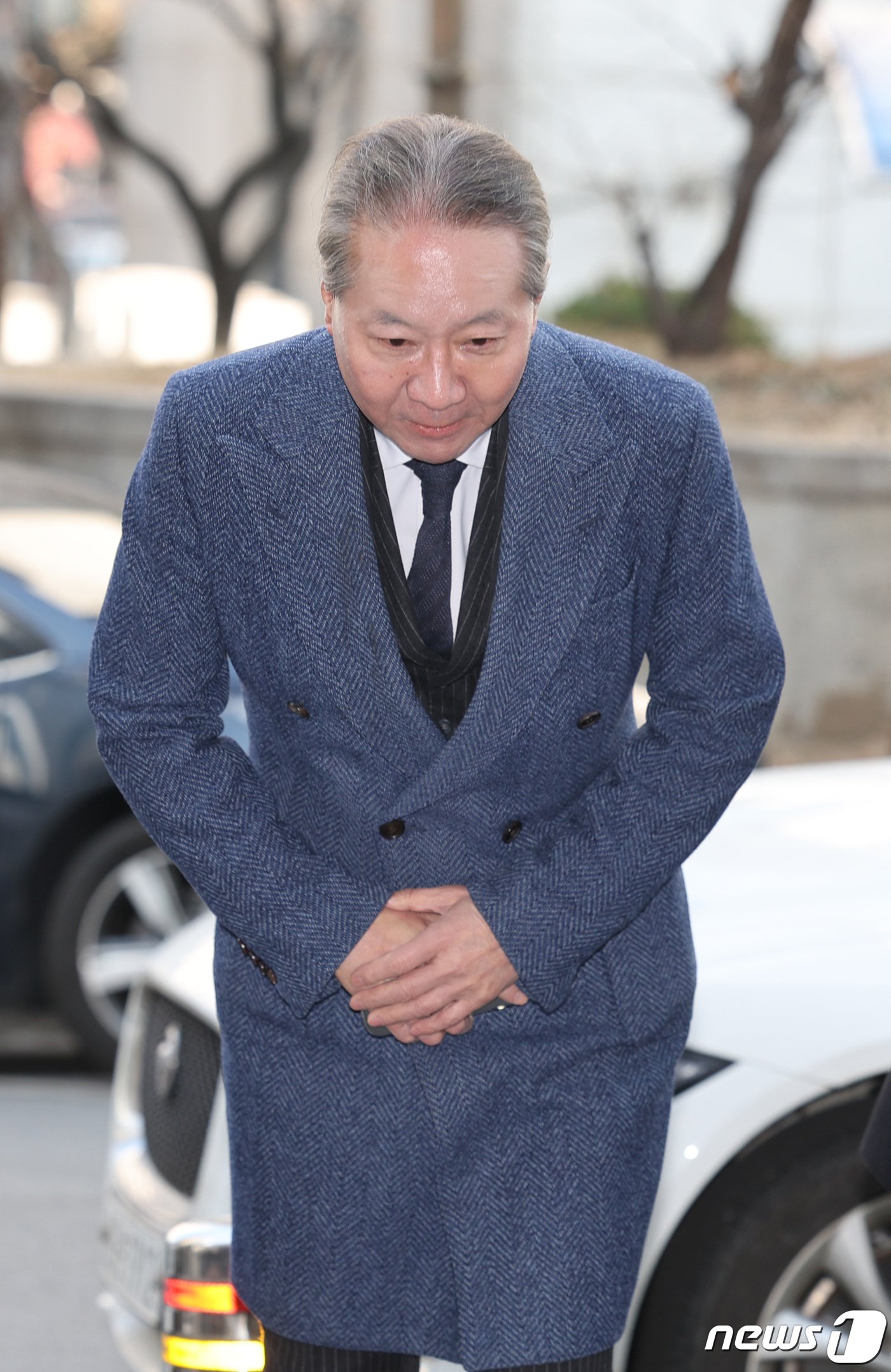본문 이미지 - '전공의 집단사직 공모' 혐의를 받는 주수호 대한의사협회 비상대책위원회 언론홍보위원장이 14일 오전 휴대전화 포렌식 참관을 위해 서울 마포구 서울경찰청 공공범죄수사대로 출석하며 음주운전 혐의에 대해 사과하고 있다. 2024.3.14/뉴스1 ⓒ News1 신웅수 기자
