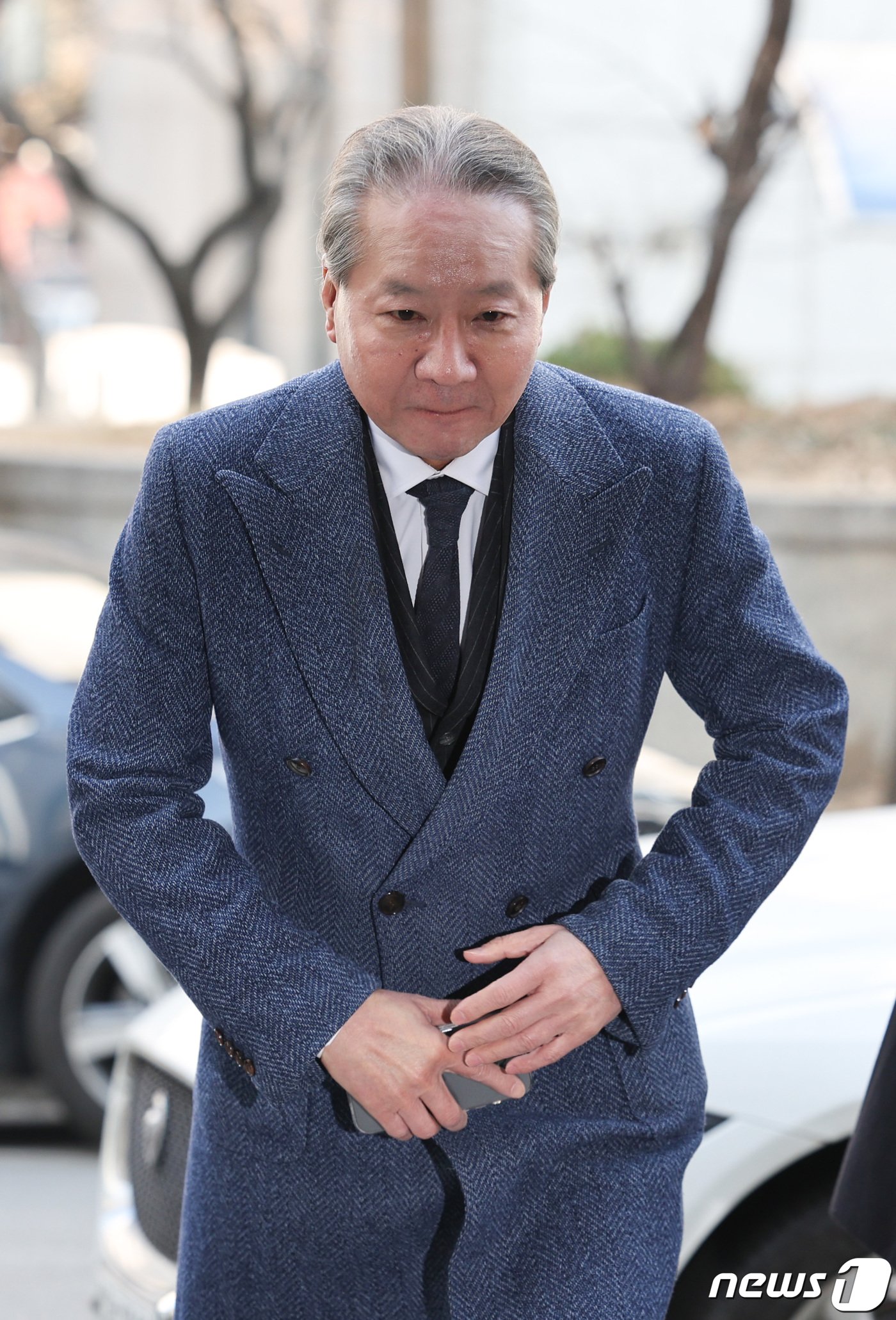 본문 이미지 - '전공의 집단사직 공모' 혐의를 받는 주수호 대한의사협회 비상대책위원회 언론홍보위원장이 14일 오전 휴대전화 포렌식 참관을 위해 서울 마포구 서울경찰청 공공범죄수사대로 출석하고 있다. 2024.3.14/뉴스 ⓒ News1 신웅수 기자