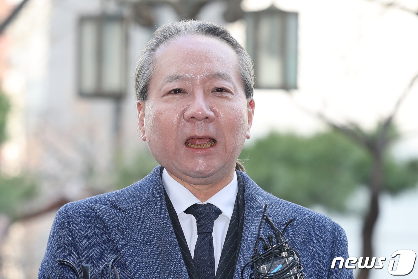 본문 이미지 - '전공의 집단사직 공모' 혐의를 받는 주수호 대한의사협회 비상대책위원회 언론홍보위원장이 14일 오전 휴대전화 포렌식 참관을 위해 서울 마포구 서울경찰청 공공범죄수사대로 출석하고 있다. 2024.3.14/뉴스 ⓒ News1 신웅수 기자
