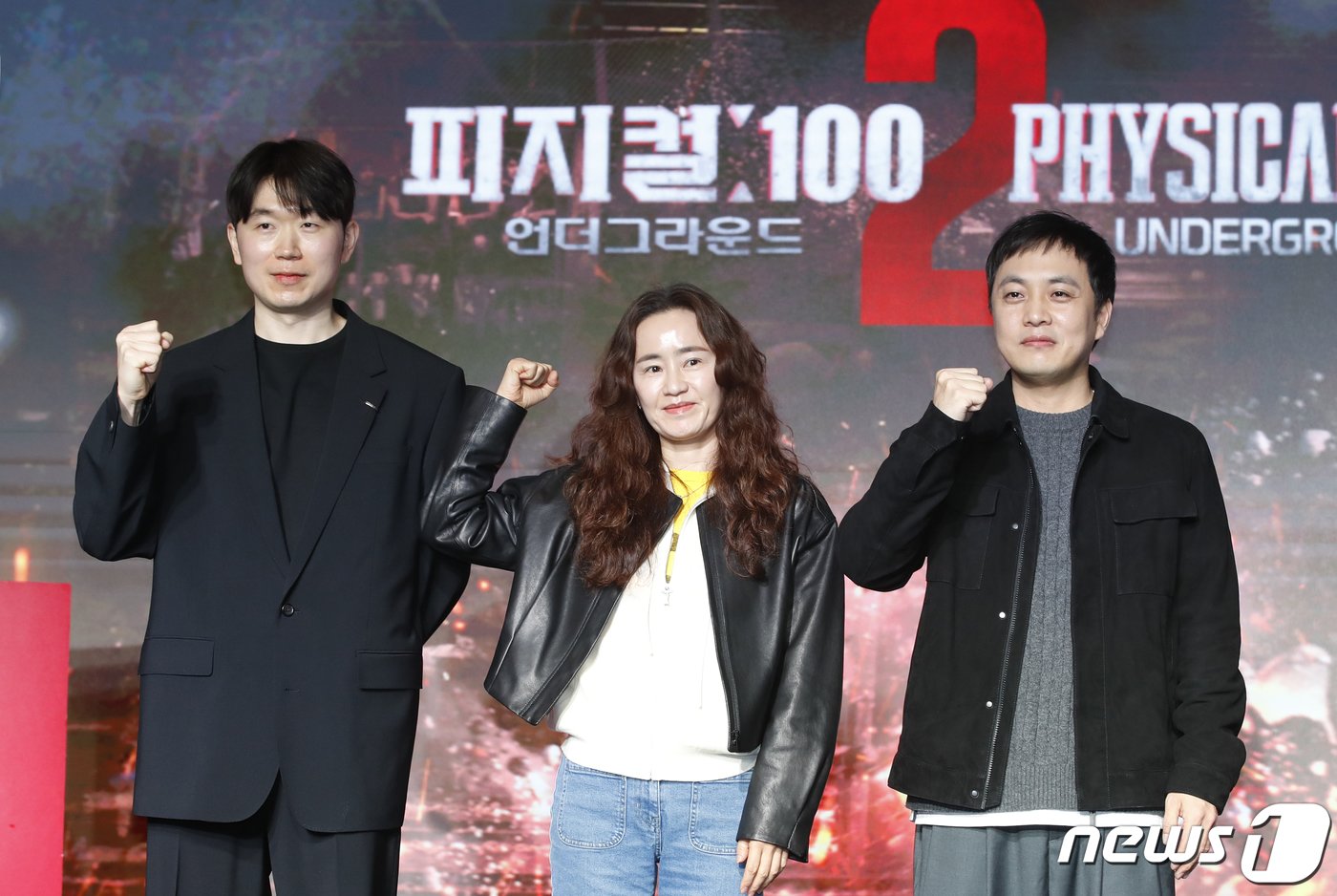 본문 이미지 - 장호기 PD&#40;왼쪽부터&#41;와 강숙경 작가, 이종일 PD가 14일 서울 마포구 호텔 나루 서울 엠갤러리에서 열린 ‘피지컬: 100 시즌2 – 언더그라운드’ 제작발표회에서 포즈를 취하고 있다. ‘피지컬: 100’은 가장 완벽한 피지컬을 가진 최고의 ‘몸’을 찾기 위해, 최강 피지컬이라 자부하는 100인이 벌이는 극강의 서바이벌 게임 예능이다. 2024.3.14/뉴스1 ⓒ News1 권현진 기자